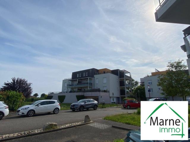 T4 au dernier étage avec terrasse et stationnemnets