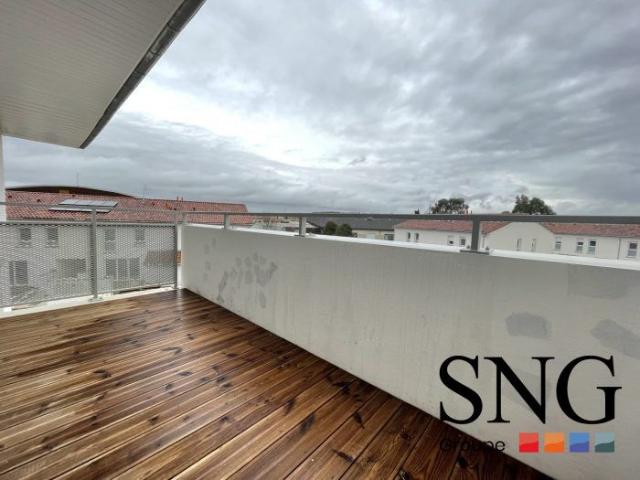 T4 AVEC BALCON ET TROIS PARKINGS