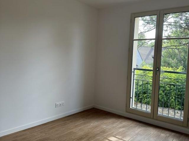 T4 AVEC BALCON ET DEUX PARKINGS