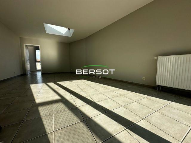 T4 avec balcon et double stationnement secteur Saint Claude
