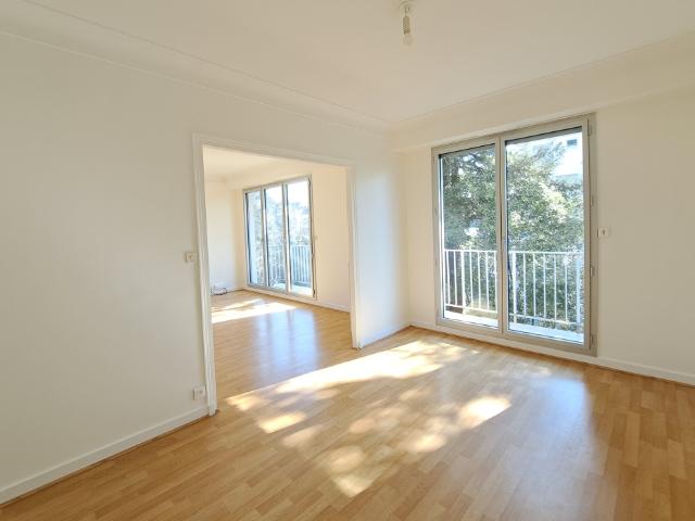 T4 AVEC BALCON PARKING ET CAVE REF 61024
