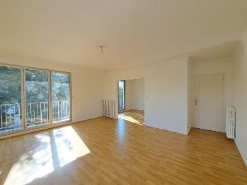T4 AVEC BALCON PARKING ET CAVE REF 61024