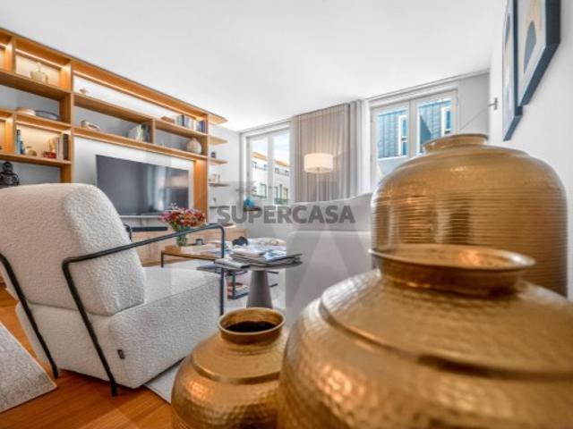 T4 com 2 lugares de garagem no Chiado