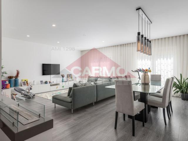 T4 com 2 Lugares de Parqueamento, Arrecadação e Acesso a Terraço Conforto e Qualidade de Vida