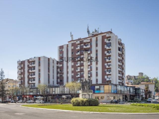 T4 com garagem no centro de Leiria Maringá