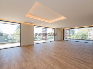 T4 com Terraço e Box em Condomínio de Luxo com Piscina, Ginásio e Sauna