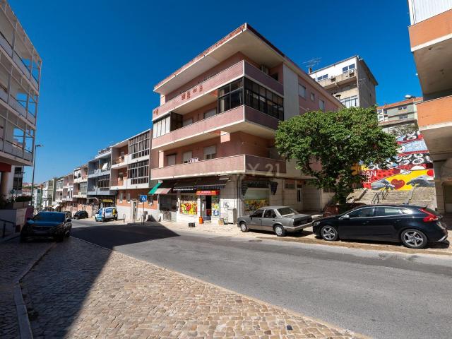 T3+1 com Terraço e Varanda na Cova da Piedade | Excelente Localização