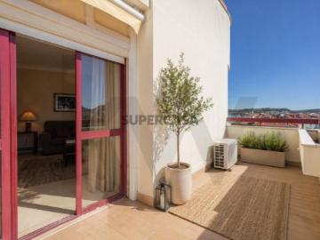 T4 com Terraços em Algés