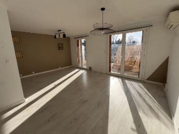 T4 de 70m2 refait à neuf au calme avec terrasse, cave et parking