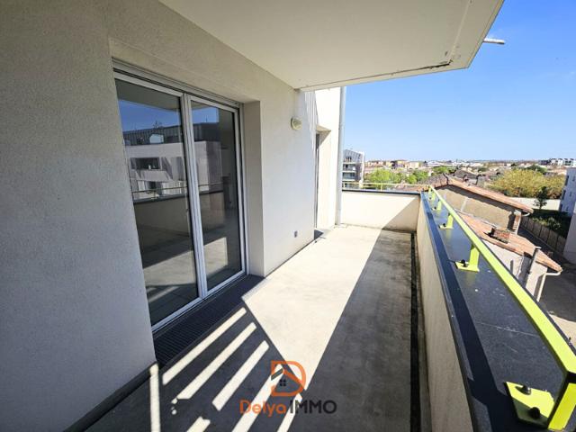T4 de 77m2 au 3e étage avec 2 balcons et pkg proche métro Tr