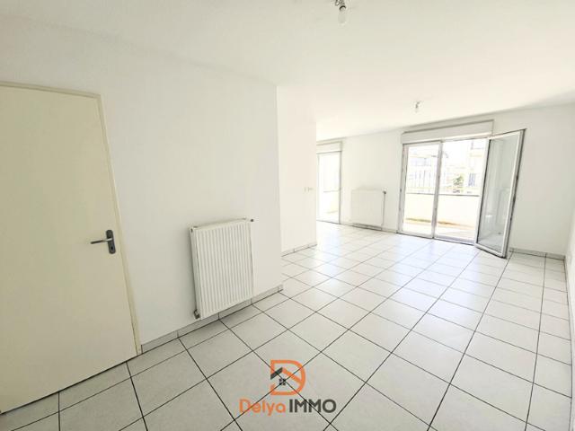 T4 de 77m2 au 3e étage avec 2 balcons et pkg proche métro Tr