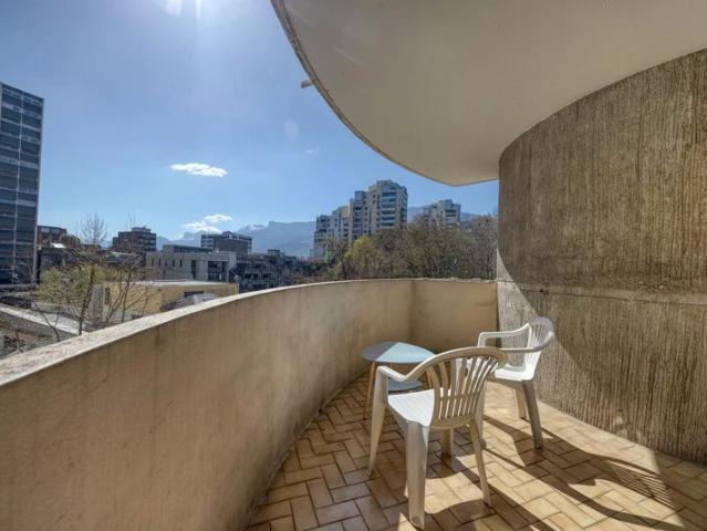 T4 de 84 m² Entièrement refait à neuf