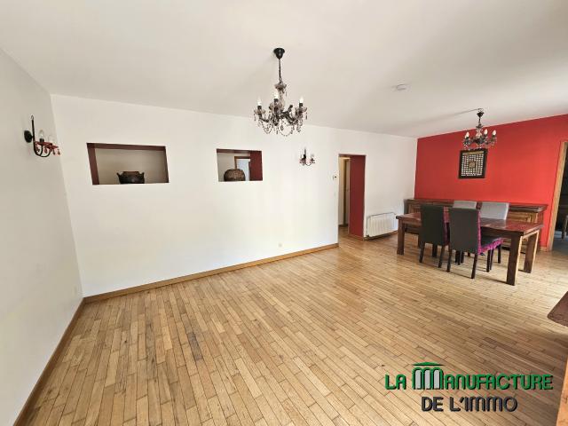 T4 DE 122 M2 AVEC JARDIN PRIVATIF ET DEPENDANCE