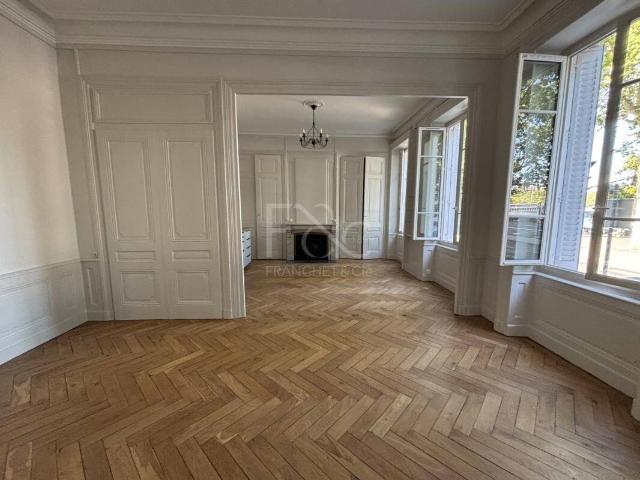 T4 de 130 m² rénové avec climatisation quai Augagneur Lyon 3