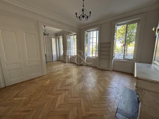 T4 de 130 m² rénové avec climatisation quai Augagneur Lyon 3ème