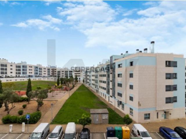T4 de excelência na Quinta da Parreirinha com garagem, estacionamento e arrecadação