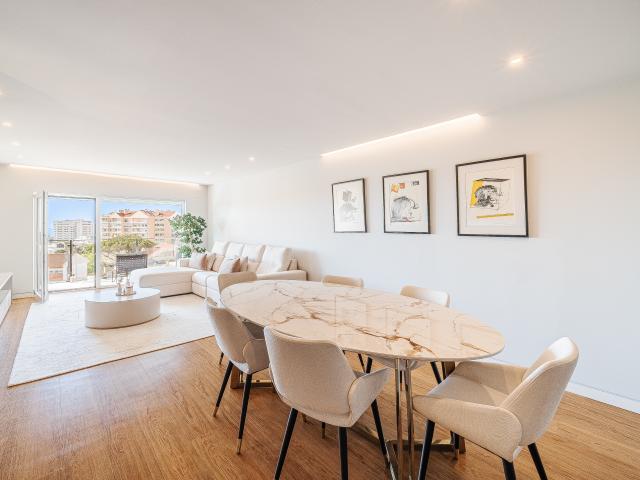 T4 DE LUXO NAS MARIANAS PAREDE, 2023 | 4 SUITES | BOX 3 CARROS | COMO NOVO