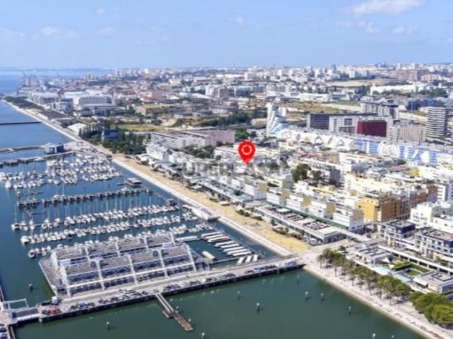 T4 de Luxo junto à Marina