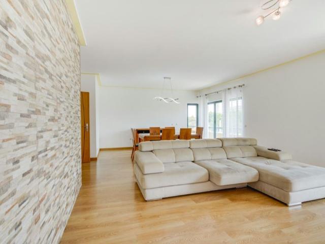 T4 de Luxo remodelado com 225 m², 2 Parqueamentos e Excelente Localização no Barreiro