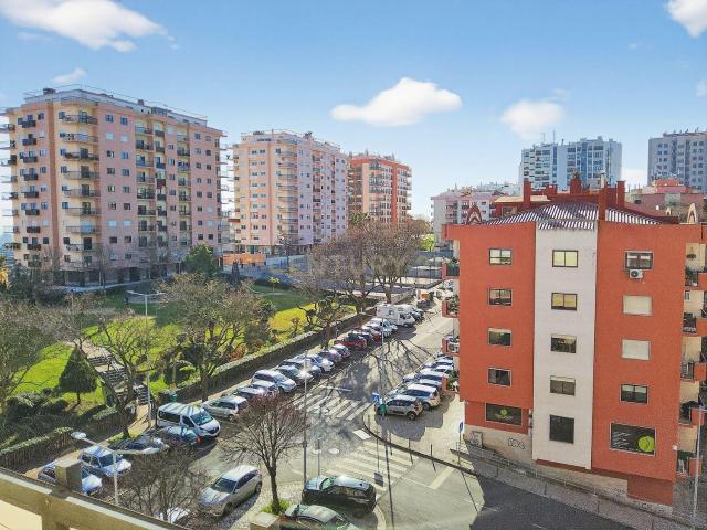 T4 de Prestígio | 177 m² | Quinta Grande, Alfragide | Vista Panorâmica e Perspetiva sobre o Rio