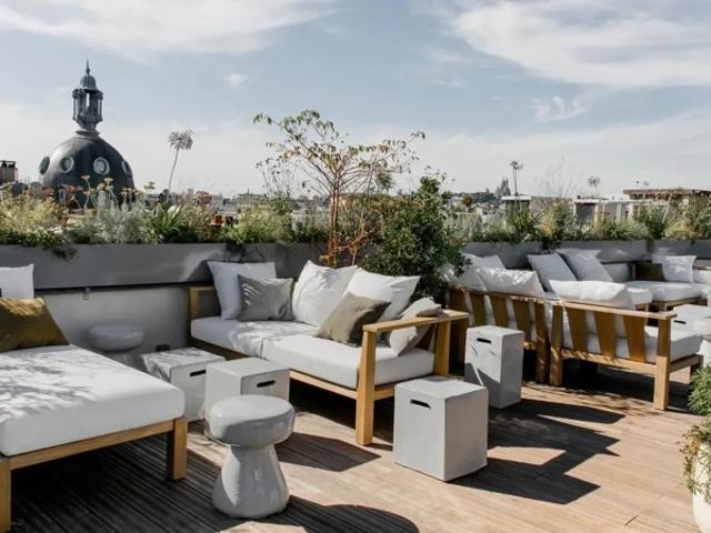 T4 DERNIER ETAGE SUD EST OUEST 50M2 TERRASSE PARKING