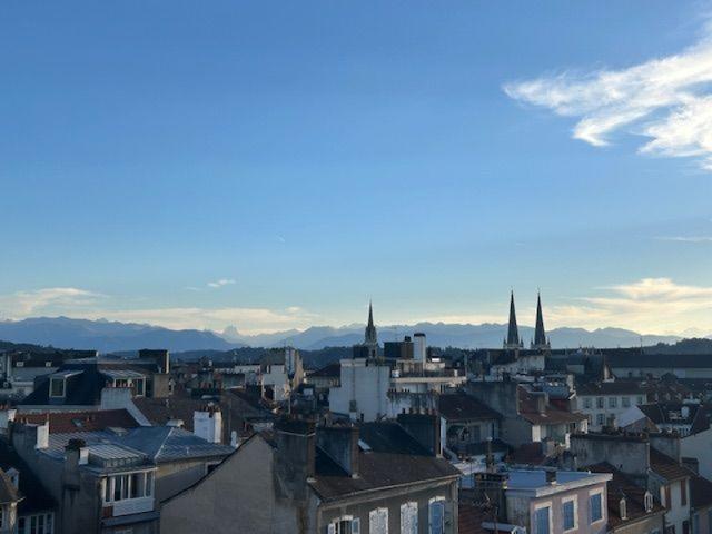 T4 d'exception dernier étage avec terrasse vue Pyrénées