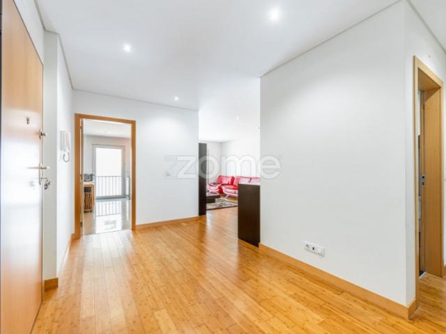 T4 Duplex com Garagem Fechada para 2 Carros, em Meadela