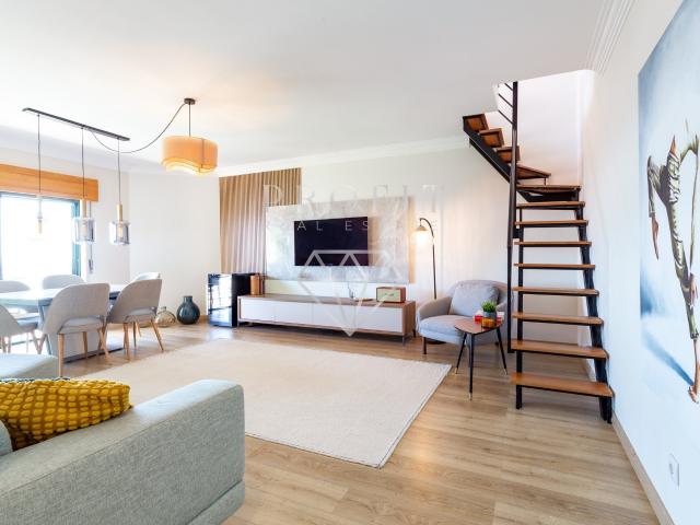 T4 Duplex com garagem para venda em São Domingos de Rana