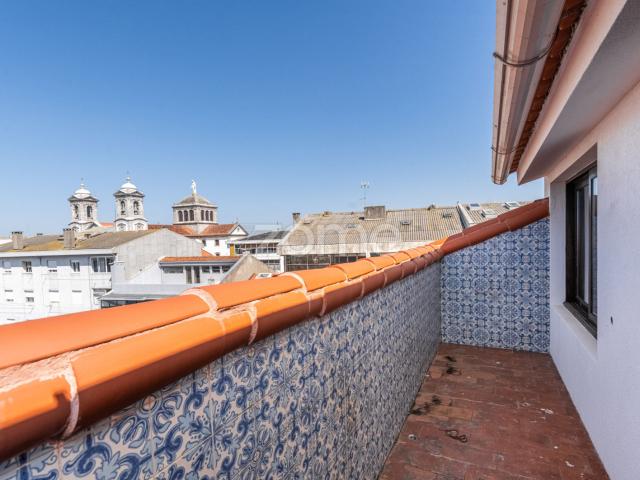 T4 Duplex, lugar de garagem, centro Póvoa do Varzim