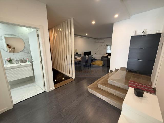T4 Duplex com Terraço Privativo e 2 Lugares de Parqueamento | Ramada Odivelas