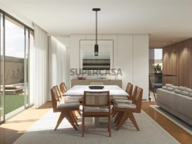 T4 Dúplex com 107m2 de terraços, ao Castelo do Queijo/Foz Porto