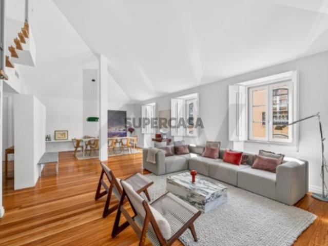 T4 Duplex com 222m2 em São Bento, Lisboa