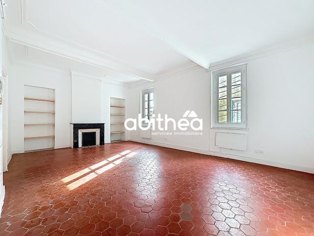T4 duplex de caractere de 105 m au coeur historique de beziers