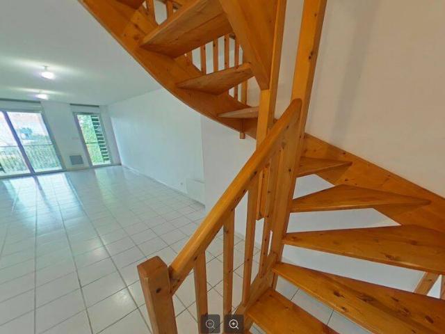 T4 duplex lumineux 86 m² avec terrasse et 2 parkings— Toulouse