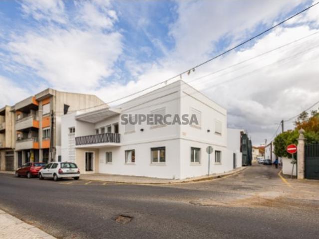 T4 Duplex no centro da Marinha Grande