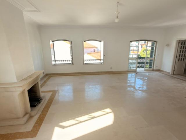 T4 Duplex no Centro de Cascais com Terraço, Barbecue e Vista de Mar