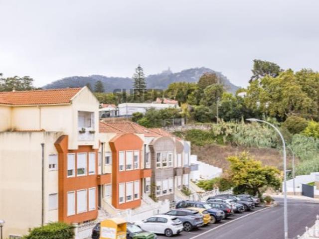 T4 Duplex no Lourel com vista para o Palácio Nacional de Sintra