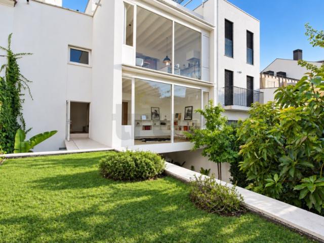 T4 Duplex para Venda com Jardins Privados e Estúdio Independente Junto ao Marquês de Pombal, Lisboa