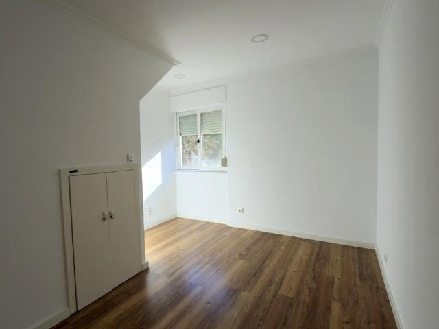 T4 Duplex para Arrendamento em Alvalade