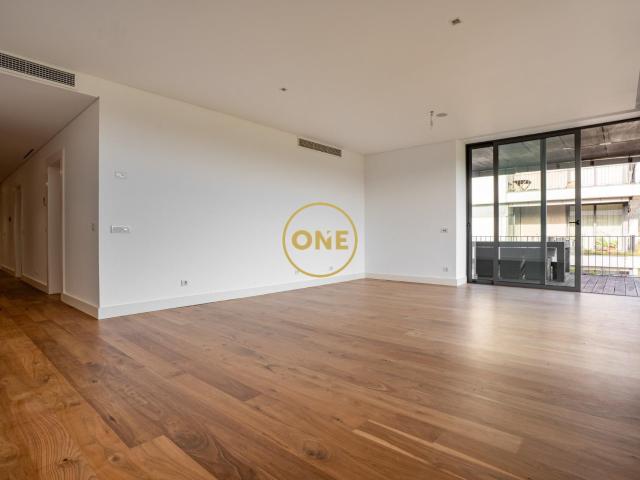 T4 em último piso no condomínio fechado ZEN