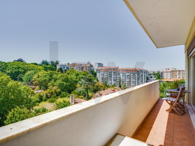 T4 em frente ao Parque Bensaude, Laranjeiras Varanda e Sui. 160m² São Domingos De Benfica