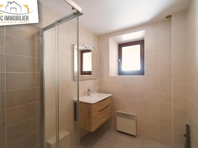 T4 en duplex à Challex