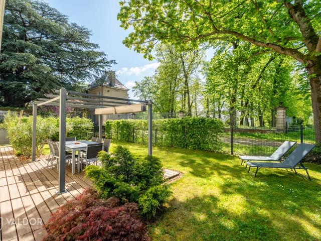 T4 en duplex avec jardin dans un cadre verdoyant