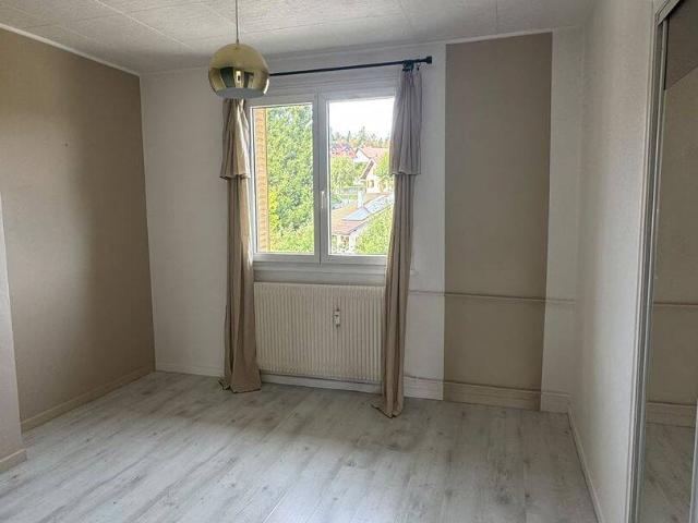 T4 familial 74m² – 3 chambres – école/collège – garage + parking