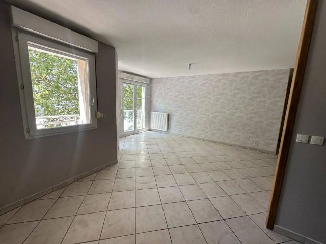 T4 lumineux de 87 m² avec balcon, ascenseur et garage en option