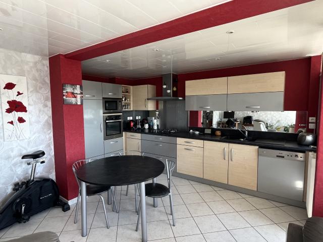 T4 lumineux de 84 m2 avec vue dégagée Garage en option
