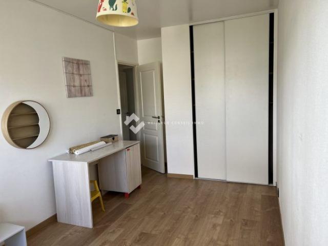 T4 Lumineux et spacieux à louer de suite
