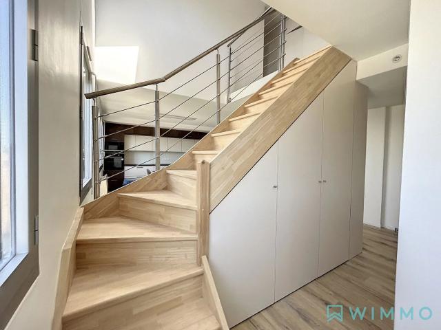 T4 meublé de 106.39 m2 en duplex, avec place de parking