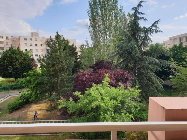 T4 meublé de 90 m² avec balcons, parking fermé