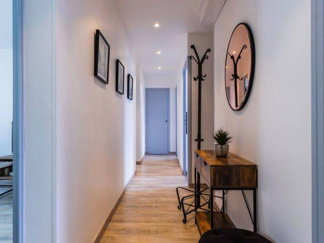 T4 meublé traversant 68 m² Lumineux avec 3 chambres et Balcon – Chambéry centre